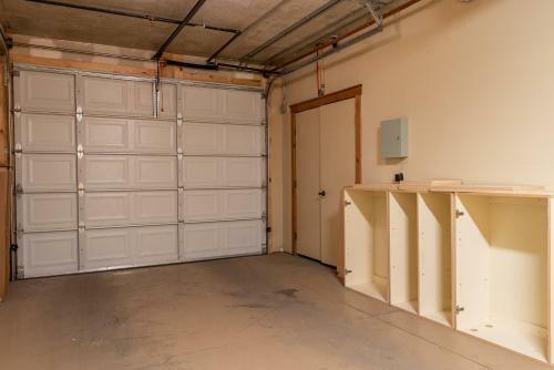 Upscale 3 Bedroom Timbers Condo, Walk To Town