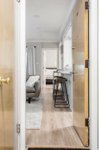 Apartamento Inviting Stylish Home With Covered Patio
