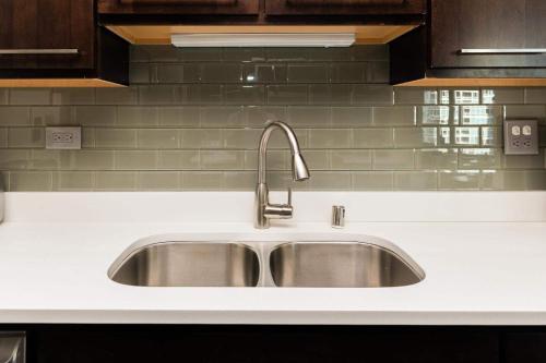Apartamento 2br Navy Pier Loft With Pool, Gym & Views By Envitae