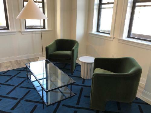 One Bedroom Suite In East Lincoln Park