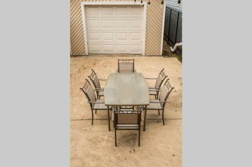 4 Bedroom, 2 Full, 2 Half Bath South Side Greystone Townhome