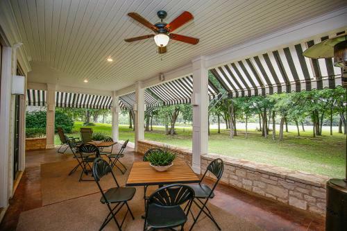 Luxury Golf Course Private Retreat With Heated Swimming Pool