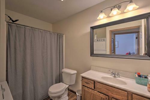 Cozy Cedar Rapids Pad, 2 Blocks To Mercy Care