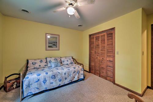 Waterfront Lake Barkley Home With Deck And Grill!