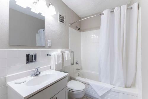 Apartamento Abode Vue At 3rd 1-bedroom Loft-style Suite