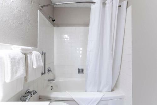 Apartamento Abode Vue At 3rd 1-bedroom Loft-style Suite