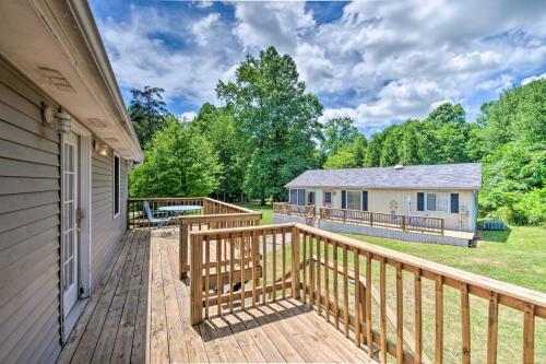 Bucolic Cottage With Fire Pit, 2 Mi To Marina!