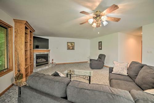 Updated Gilbertsville Retreat Steps To Lake!
