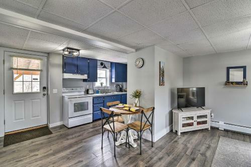 Chic And Central Apartment About 6 Mi To Sebec Lake