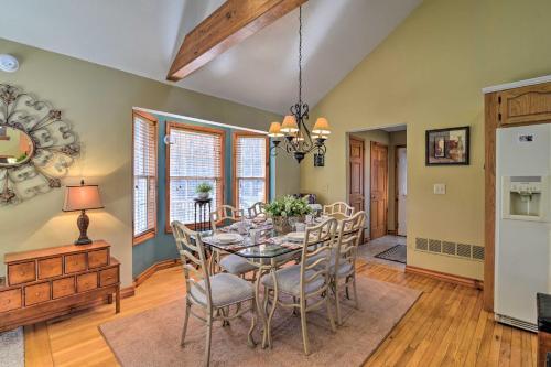 Private Family Home With Deck And Forest Views!