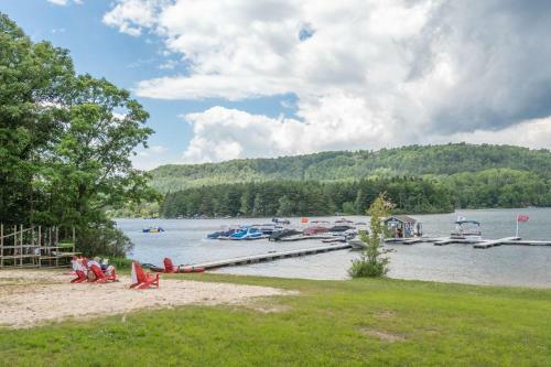Hotel A118 - Studio Suite With Standard View, Sleeps 4, Has A Fireplace!