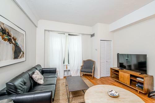 Evonify Stays - Theatre District Apartments