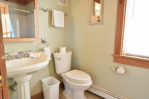 446 Waterfront Fun Awaits In This Huge Family Estate