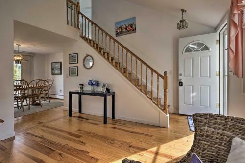 West Hyannisport Home With Deck - Walk To Beach!