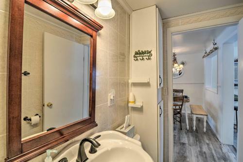 Hip Downtown Cottage - Walk To Beach, Pier, Dining