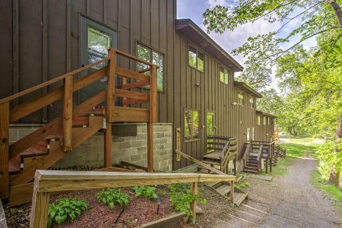 Clearwater Lake Getaway With Shared Pool And Boat Dock