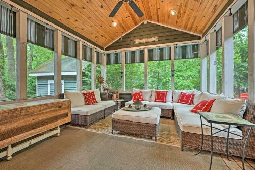 Family Retreat Fire Pit, Bbq, Walk To Beach!