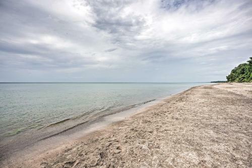 Family Retreat Fire Pit, Bbq, Walk To Beach!