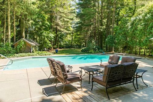 Family Tides Pool House