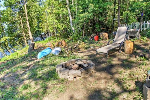 Apartamento Lakefront Deer River Apt With Dock, Fire Pit And Patio!