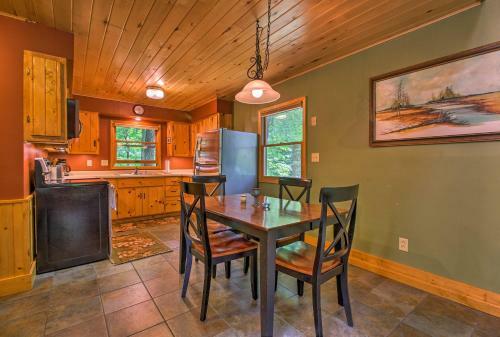 Trout Lake Cabin With Private Dock, Kayaks And Loft!