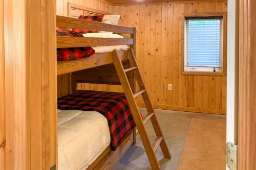 Lakefront Log Cabin With Dock About 9mi To Lutsen Mtn