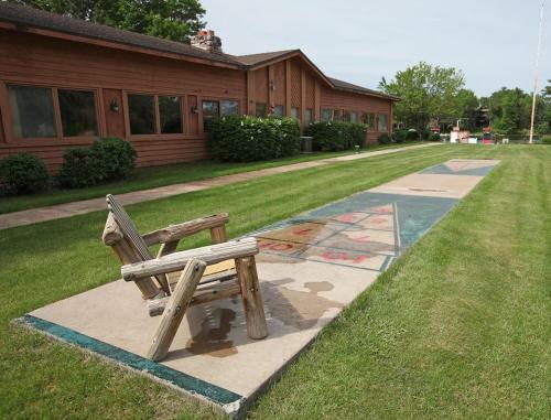 Beautiful Vacation Apartments On Serene Gull Lake