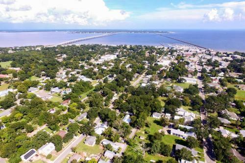 Bay St Louis Cottage - Harbor Half Mi, Beach 1 Mi!