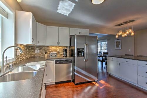 Rochester Home With Deck, 5 Min To Mayo Clinic!