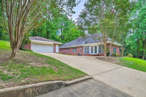 Charming Columbus Home With Game Room, Near Afb!