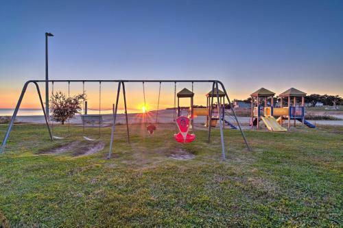 Bright Pass Christian Beach Home - Walk To Beach!