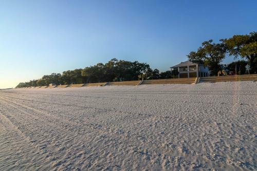 Bright Pass Christian Beach Home - Walk To Beach!