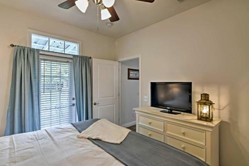 Cozy Pass Christian House With Porch Steps From Beach