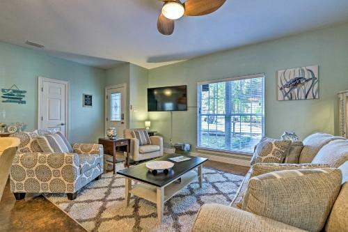 Charming Coastal Cottage Walk To Beach And Downtown!