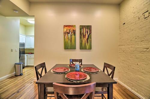 Apartamento Modernized Dtwn Condo With Patio And Grill Access