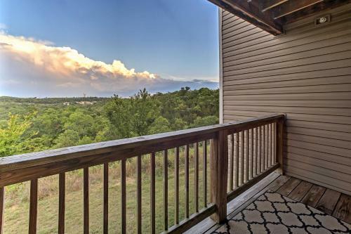 Apartamento Branson Condo With Views About 4 Mi To Silver Dollar!