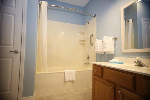 Modern Condo Right By Entertainment District 1br Standard