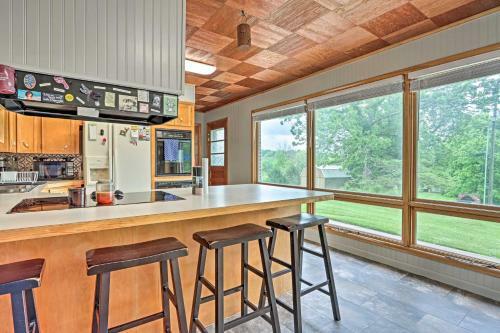 Macon Ranch-style Family Home With Yard And Deck!