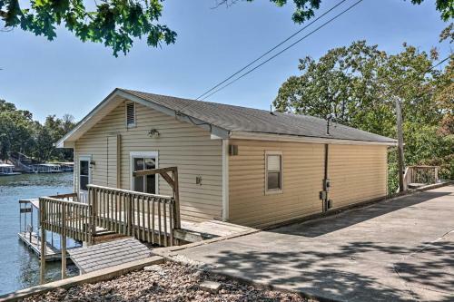On-the-water Retreat With Dock Pet Friendly!