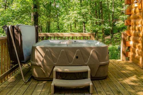 Premium Log Cabin Vacation Experience, Hottub,firepit, Woods Ozark Preserve