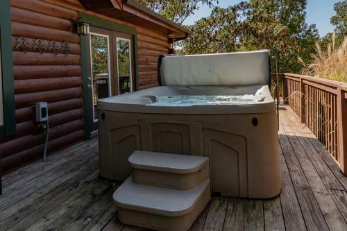 Base Camp Experience, Hottub, Jettedtubs, Grill, Great Location, Wifi
