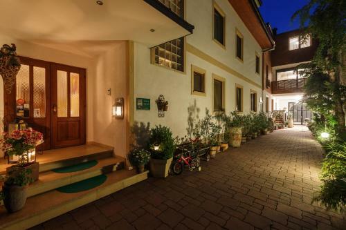 Hostal Pension Julia - Haus Elisabeth - Weinhof Lang