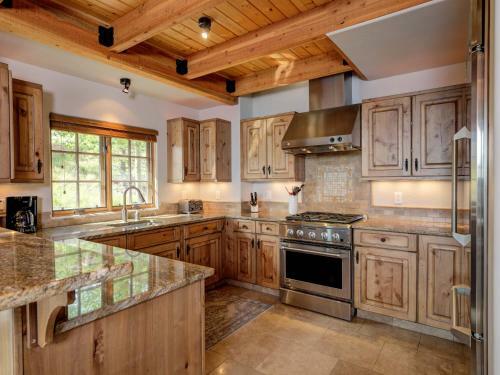 Alpine Meadows Chalets By Big Sky Vacation Rentals
