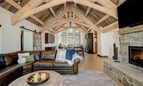 Spotted Eagle Lodge By Big Sky Vacation Rentals