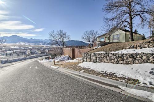 Yellowstone Country Family Home With Deck And View