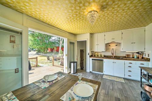 Yellowstone Country Family Home With Deck And View