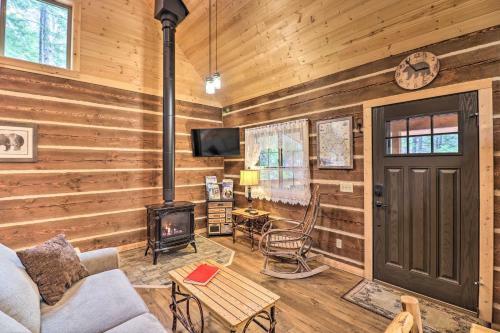 Reconnect With Nature At Timber Creek Cabin!
