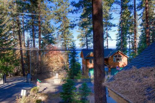 Smokey Joes By Lake Tahoe Accommodations