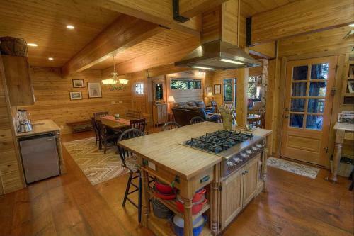 Smokey Joes By Lake Tahoe Accommodations