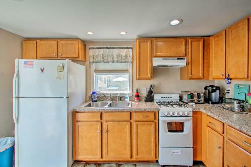 Hampton Cottage - Walk To Beaches And Marina!